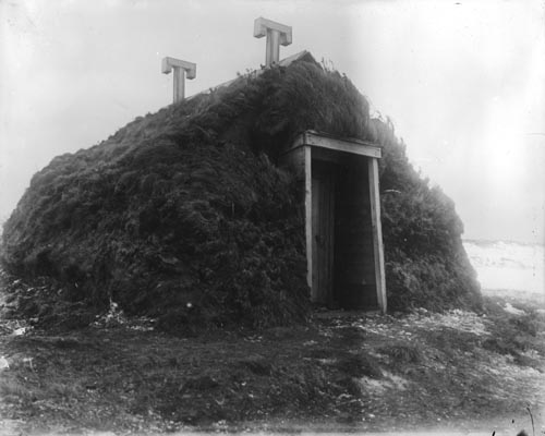 Photo of sod house.