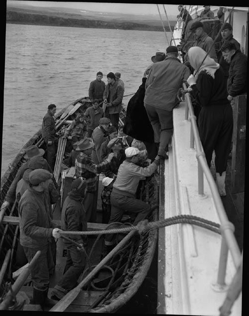Photo of people climbing into the ship "Penguin".