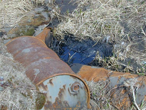 Photo of leaking oil drums at the St. Paul Landfill.